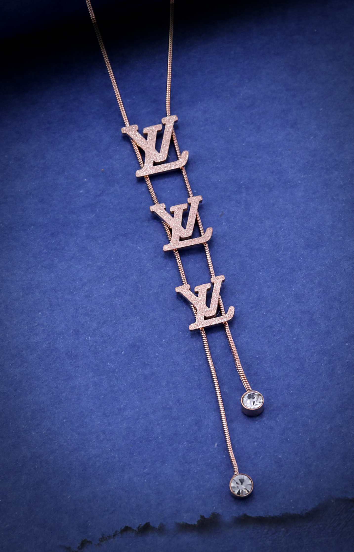 Stone-Studded Short Necklace