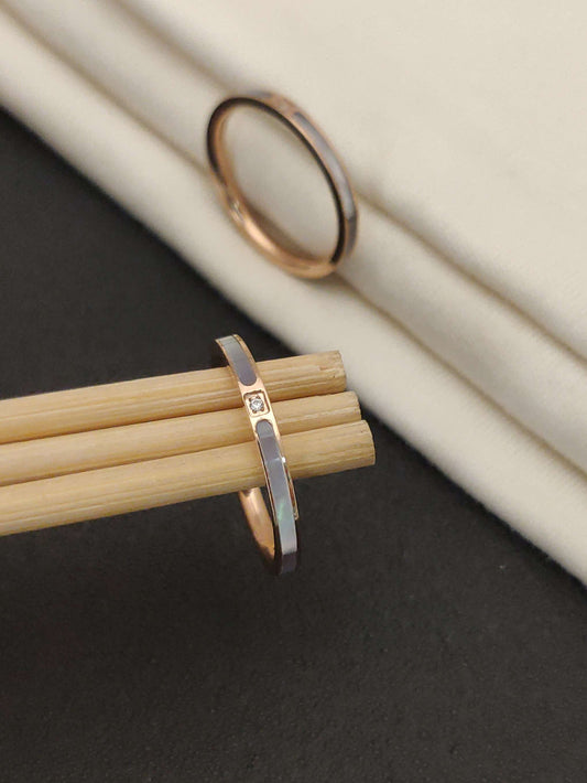Single Diamond Exquisite Ring
