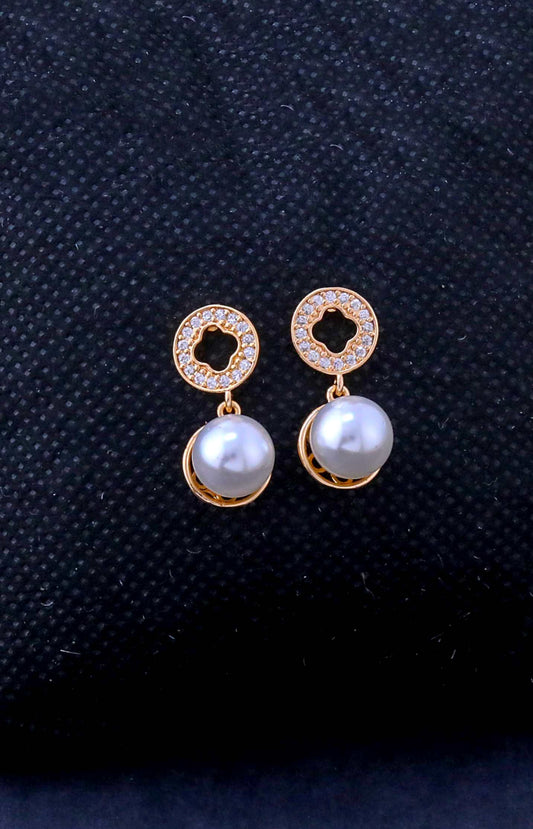 GehnaBuzz Unwind Pearl Collection Earring