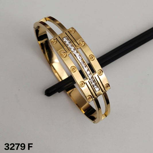 Monochrome Gold Link bracelet